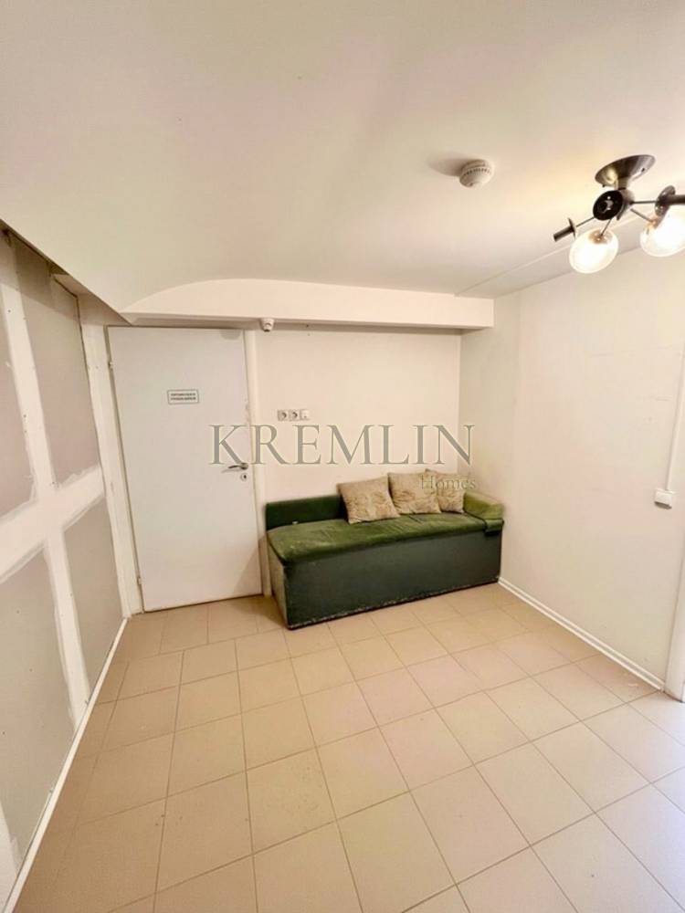 5253954461963588360_121