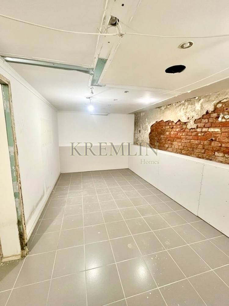 5253954461963588359_121